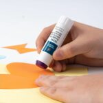 Business Source Purple Glue Sticks 0.74 oz, Disappearing Purple, Washable, Non-Toxic, School & Craft Use, 12 Pack - Image 4